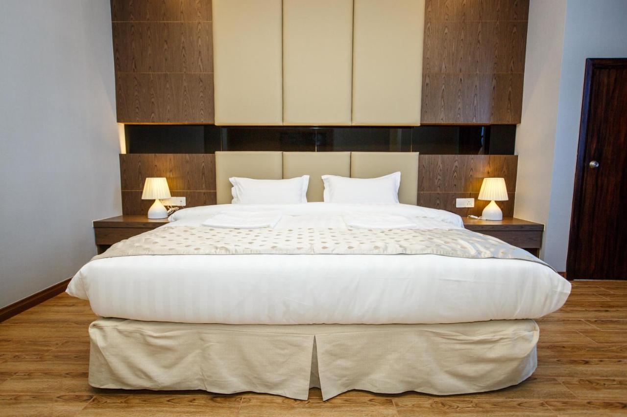 Lintas Platinum Hotel Kota Kinabalu Buitenkant foto