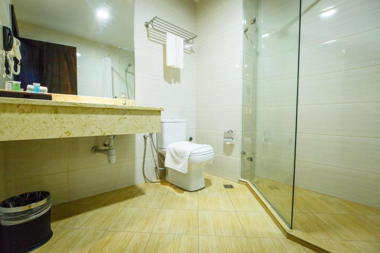 Lintas Platinum Hotel Kota Kinabalu Buitenkant foto