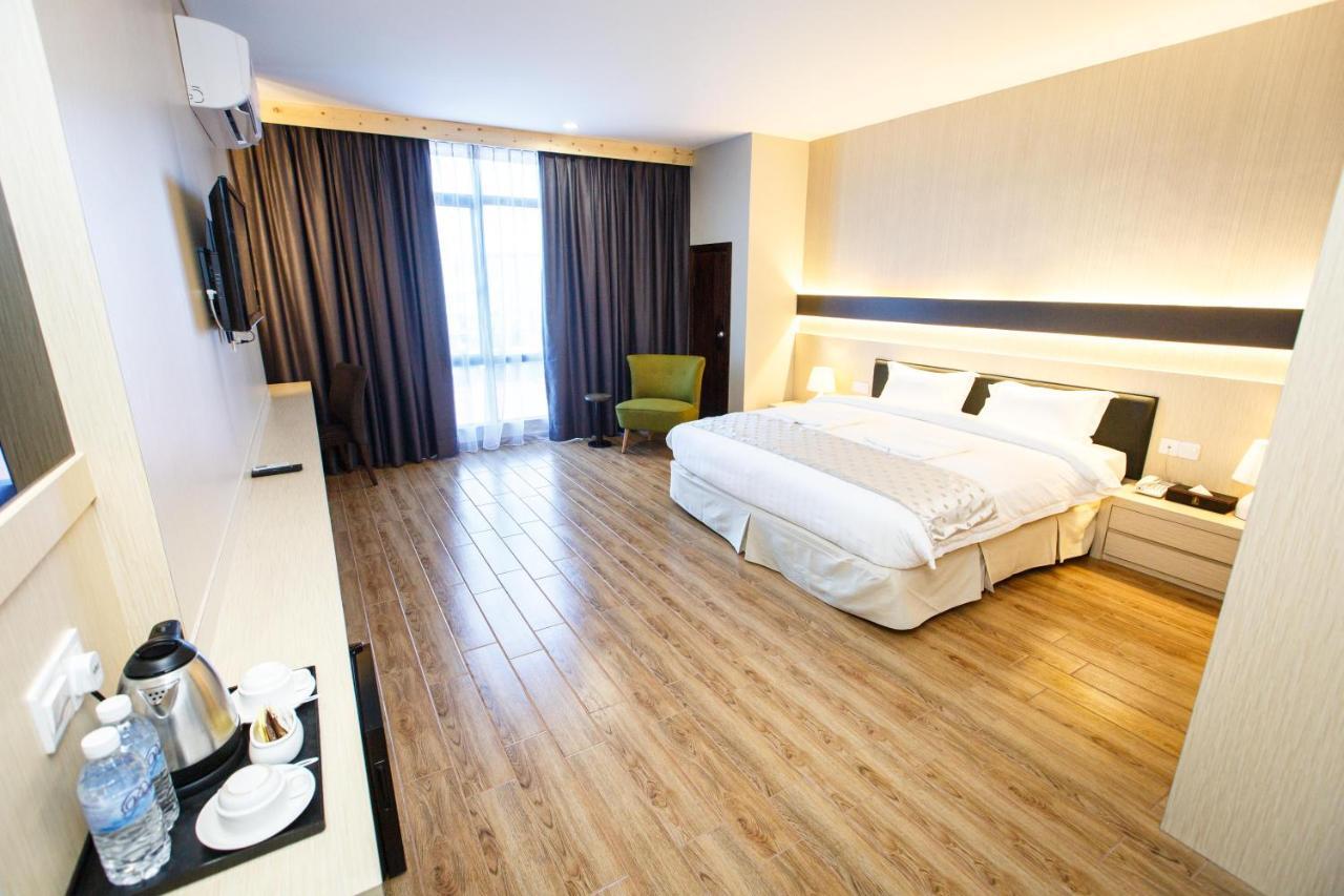 Lintas Platinum Hotel Kota Kinabalu Buitenkant foto