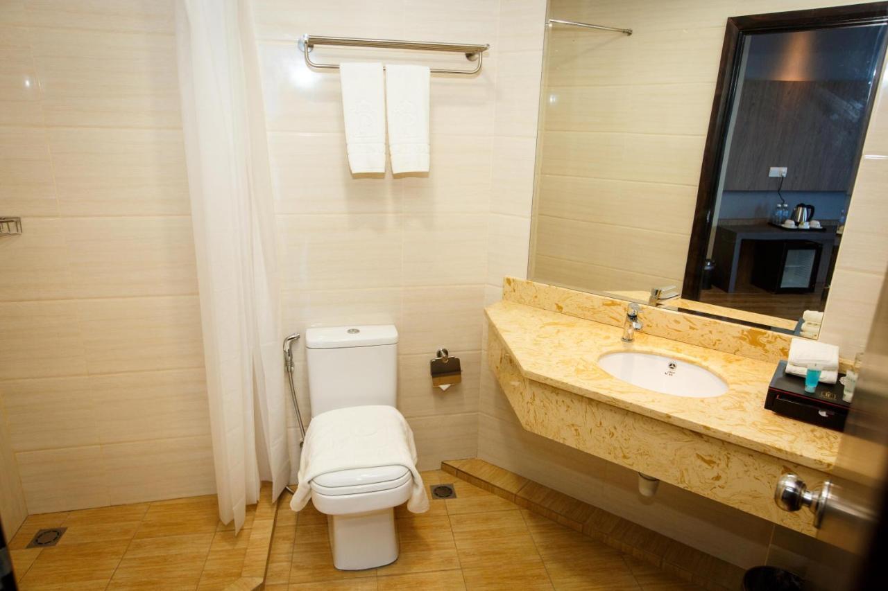 Lintas Platinum Hotel Kota Kinabalu Buitenkant foto